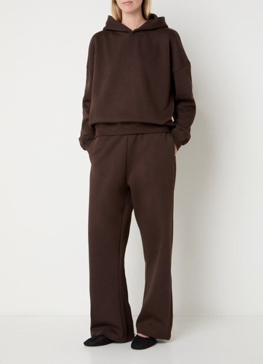 Sofie Schnoor Gabbispo mid waist loose fit joggingbroek met steekzakken - voorkant 3 donkerbruin