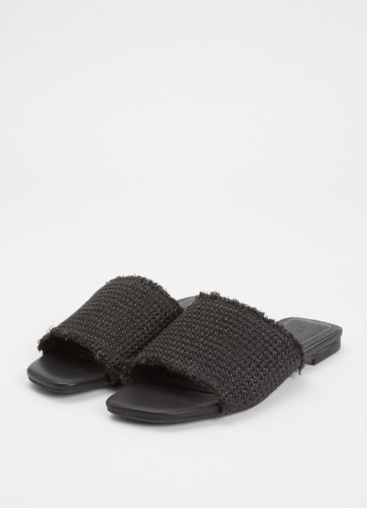 Sofie Schnoor Helensw slipper met gevlochten bovenwerk van raffia - detail 3 zwart