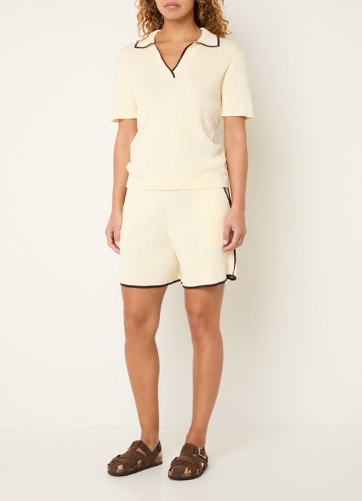 Sofie Schnoor Joliesw mid waist loose fit ribgebreide korte broek met steekzakken - voorkant 2 ivoor