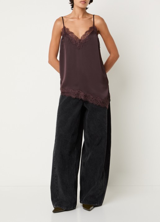 Sofie Schnoor Leona top van satijn met kant - voorkant 3 aubergine