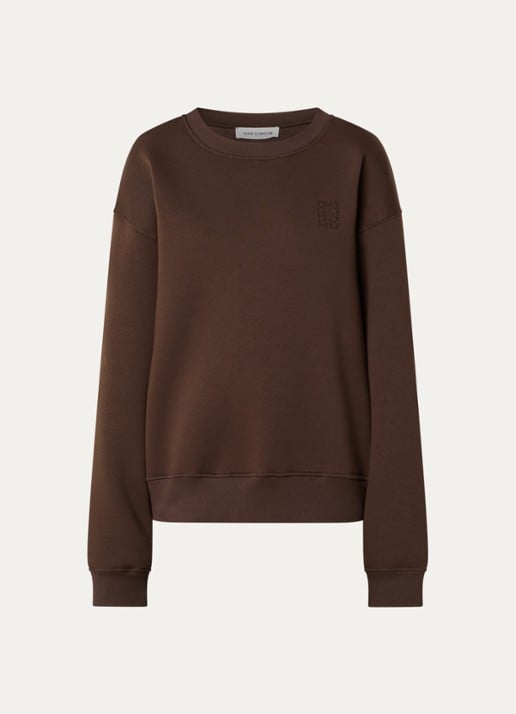 Sofie Schnoor Lusiasw sweater met 3D logo - voorkant 2 bruin