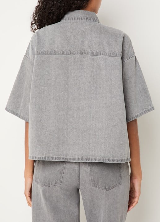 Sofie Schnoor Melissa blouse van denim met opgestikte zakken - achterkant lichtgrijs