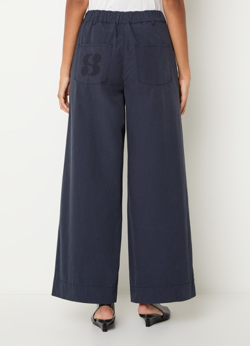 Sofie Schnoor Reine mid waist wide fit chino  - achterkant 4 donkerblauw