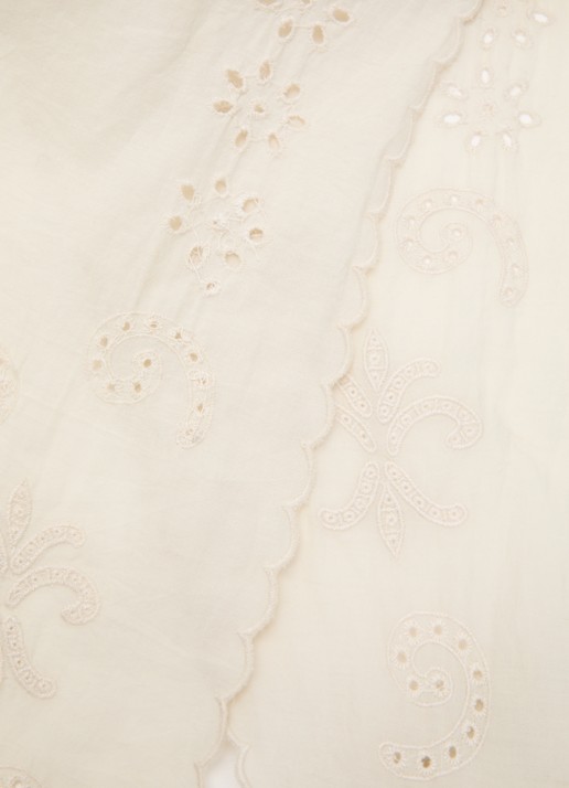 Sofie Schnoor Tea sjaal met broderie 110 x 30 cm  - detail 2 creme