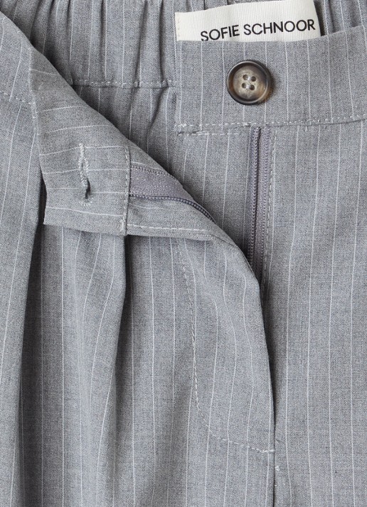 Sofie Schnoor Wide fit pantalon met krijtstreep - detail 3 grijs