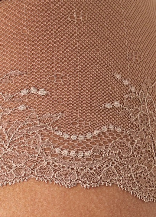 SPANX Undie-Tectable corrigerende slip met kant - detail 4 lichtbruin