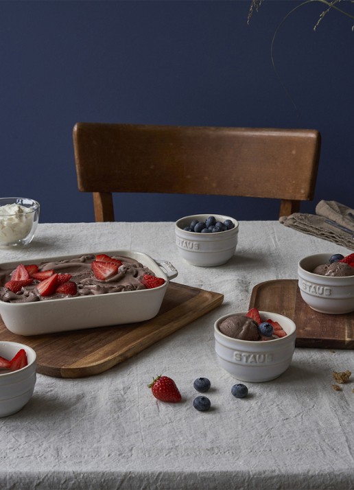 Staub Gratineerschalen 20 & 27 cm - voorkant 2 ivoor