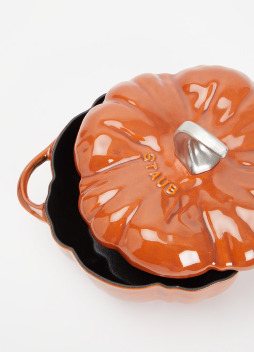 Staub Pompoen Cocotte Ø24 cm - voorkant 2 roestbruin