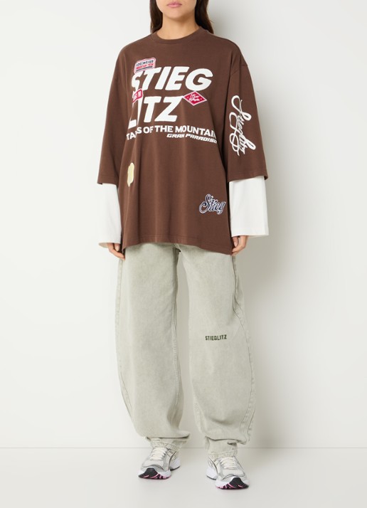Stieglitz Daria long sleeve met logoprint - voorkant 4 hazelnootbruin