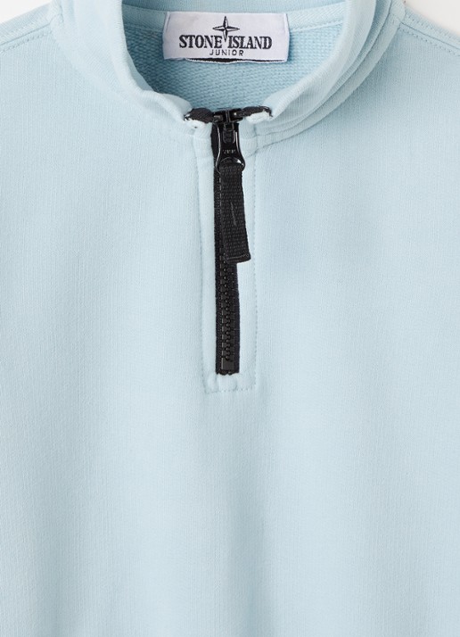 Stone Island 00005 sweater met logo en halve rits - detail lichtblauw