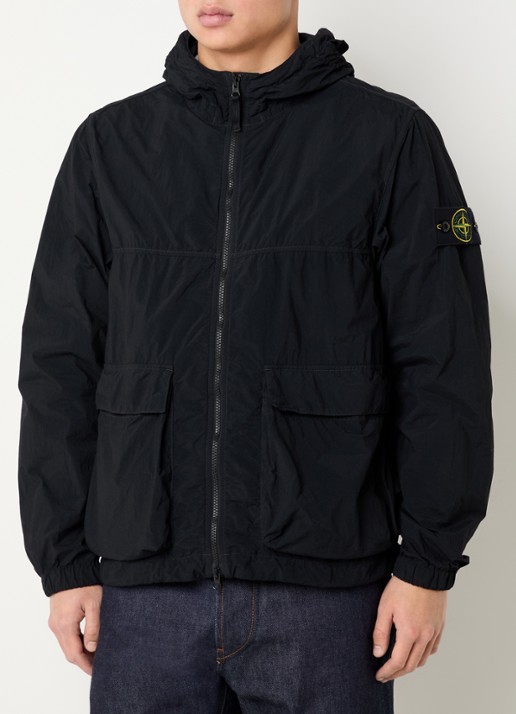 Stone Island 12572 regenjack met capuchon en klepzakken - detail zwart