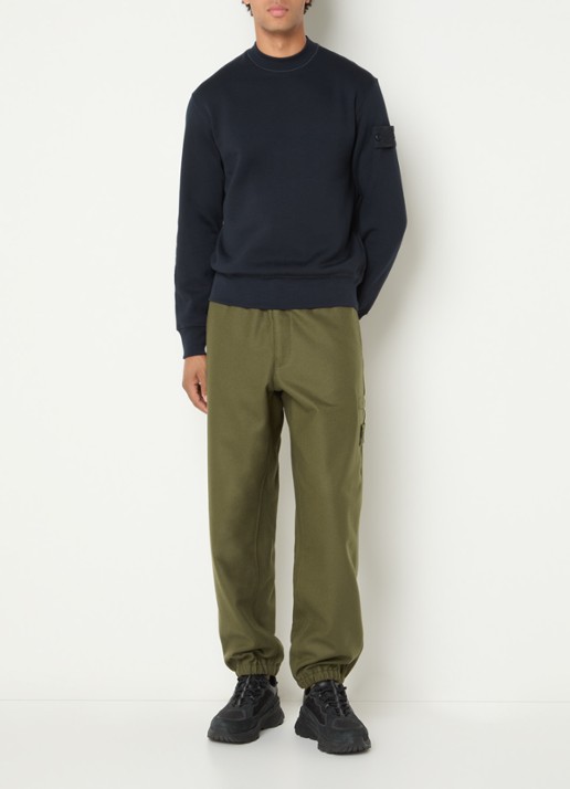 Stone Island 3100024 tapered fit cargobroek in scheerwolblend met klepzakken - voorkant 2 bronsgroen
