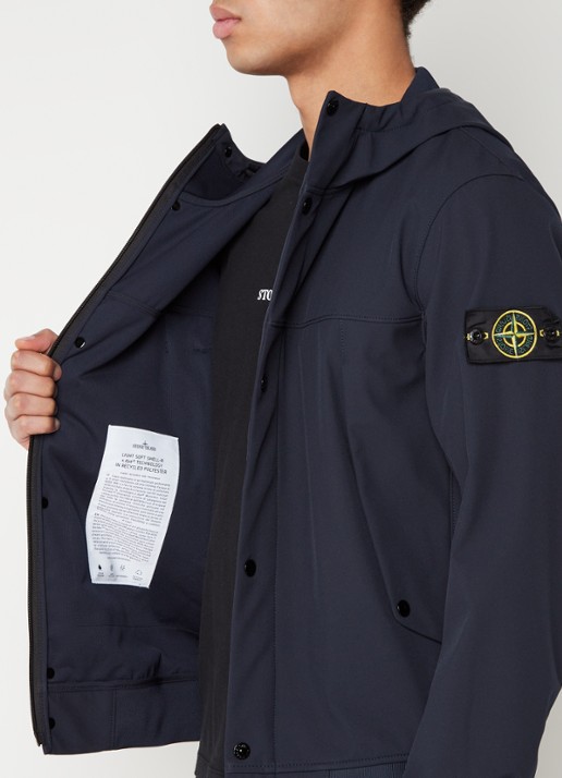 Stone Island 40227 softshell jack met logo en capuchon - detail 4 donkerblauw