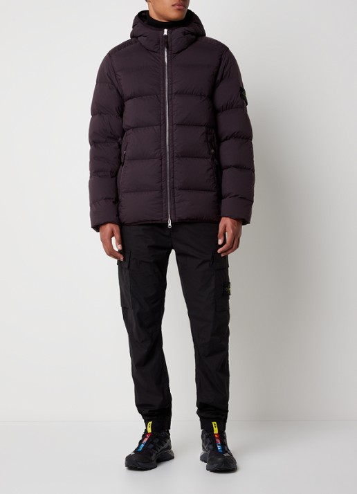 Stone Island 43728 puffer jack met logo met donsvullling - voorkant 6 aubergine