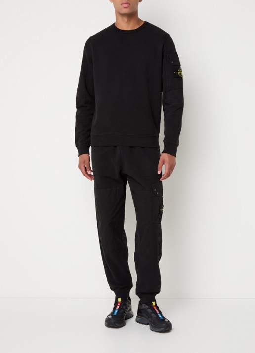 Stone Island 63920 sweater met klepzak en logo - voorkant 3 zwart