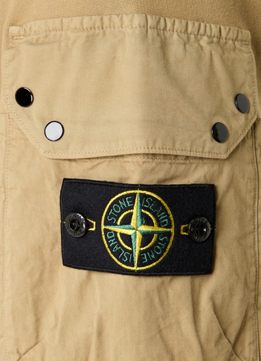 Stone Island 63920 sweater met klepzak en logo - detail 3 khaki