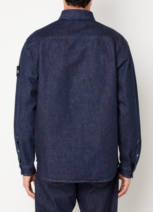 Stone Island K2S15 overshirt van denim met borstzakken - achterkant donkerblauw