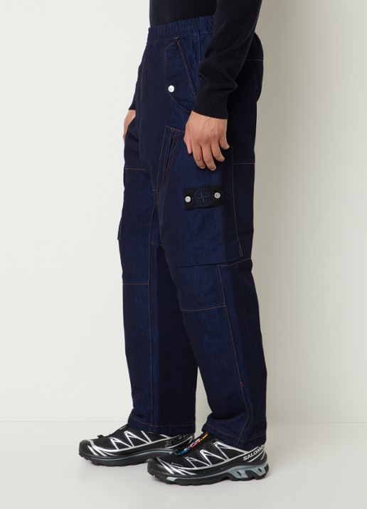 Stone Island K2S15 straight fit cargobroek van denim met klepzakken en logo - detail 5 indigo