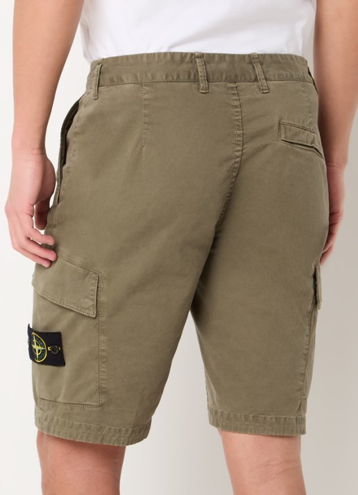 Stone Island S0004 Straight fit korte cargobroek met logo - achterkant mosgroen