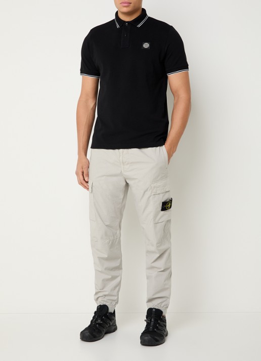 Stone Island S0018 slim fit polo van piqué katoen met logoborduring - voorkant 3 zwart