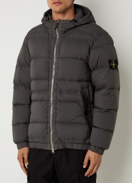 Stone Island S0028 puffer jack met donsvulling en logo - detail antraciet