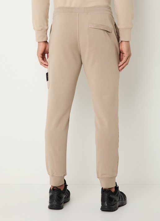 Stone Island S0051 tapered fit joggingsbroek met opgestikte zakken - achterkant 3 vanillegeel