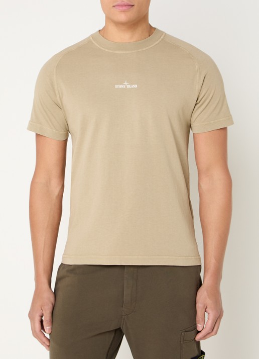 Stone Island S0080 T-shirt met logo- en backprint - achterkant khaki