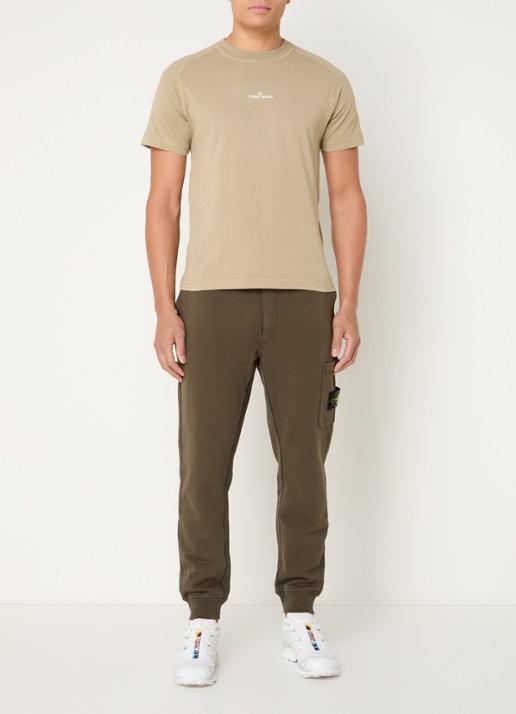 Stone Island S0080 T-shirt met logo- en backprint - voorkant 5 khaki