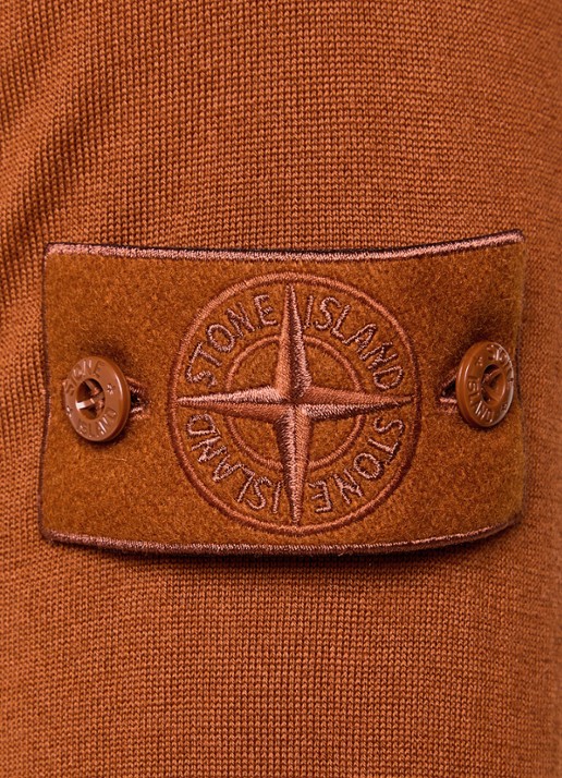 Stone Island S00FC fijngebreide trui van scheerwol met logo - detail 3 roodbruin