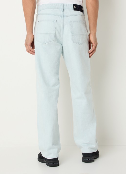 Stone Island S00J9 Loose fit jeans met lichte wassing - achterkant lichtblauw