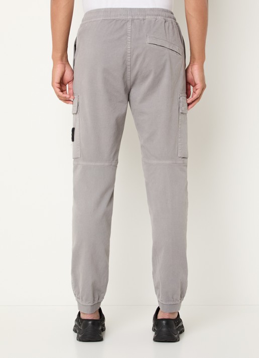Stone Island S00L1 tapered fit cargobroek met steekzakken en logo - achterkant grijs