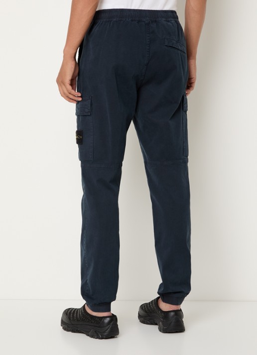 Stone Island S00L1 tapered fit cargobroek met steekzakken en logo - achterkant 4 donkerblauw