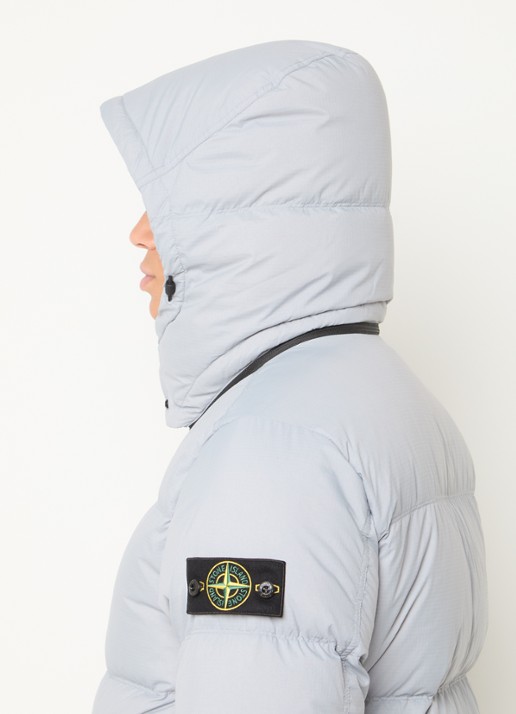 Stone Island S0483 puffer jack met donsvulling en afneembare capuchon - detail 4 lichtgrijs