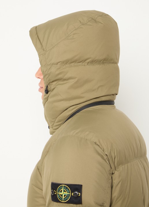 Stone Island S0483 puffer jacket met donsvulling en afneembare capuchon - detail 4 legergroen