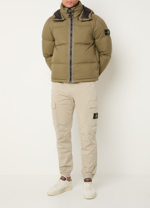 Stone Island S0483 puffer jacket met donsvulling en afneembare capuchon - voorkant 2 legergroen