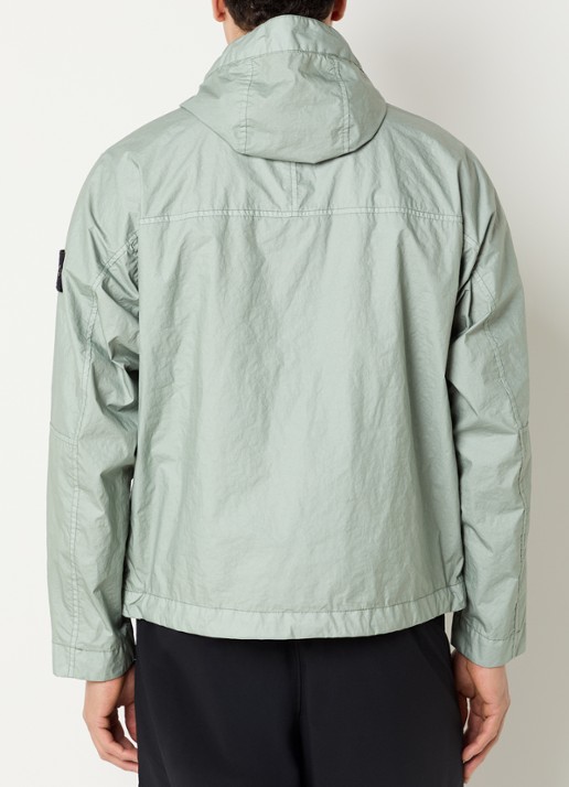 Stone Island S0A21 Jack met capuchon en klepzakken - achterkant lindegroen