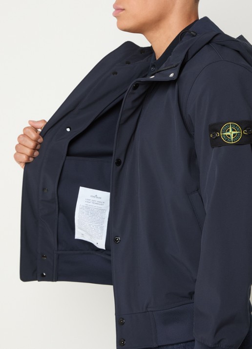 Stone Island S0A22 softshell jack met capuchon en ritszakken - detail 4 donkerblauw