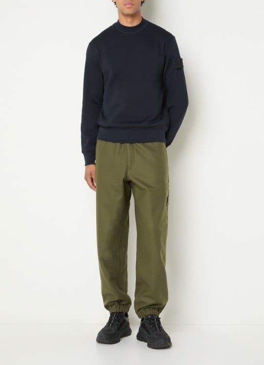 Stone Island S0F24 tapered fit cargobroek in scheerwolblend met klepzakken - voorkant 2 bronsgroen