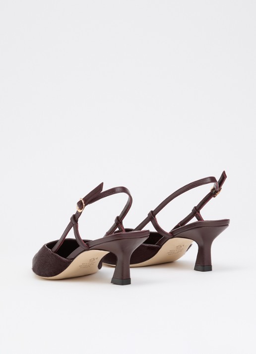 Stuart Weitzman Vinnie 50 slingback van suède met details van leer - achterkant bordeauxrood
