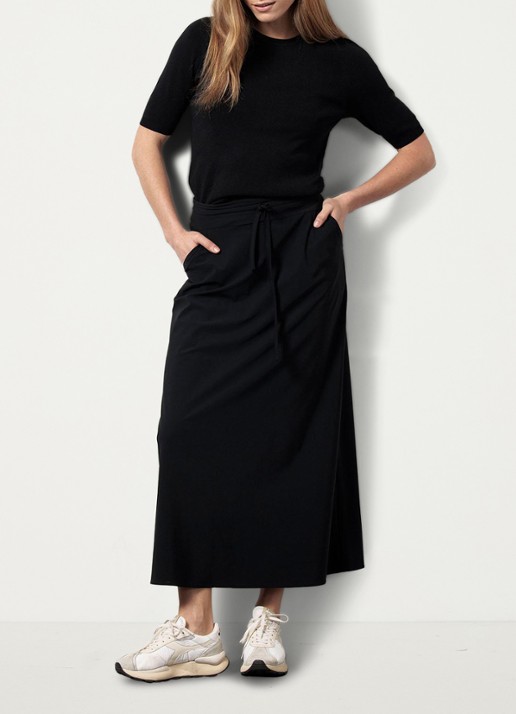 Studio Anneloes Chloe midi rok van travelstof - voorkant 4 zwart