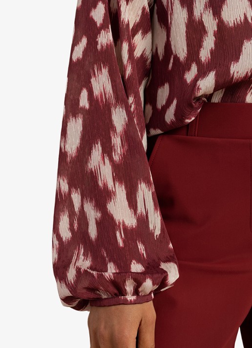Studio Anneloes Diny blouse met grafische print - detail 2 cranberryrood