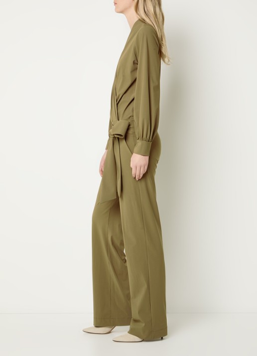 Studio Anneloes Feda straight fit jumpsuit van travelstof - voorkant 3 olijfgroen