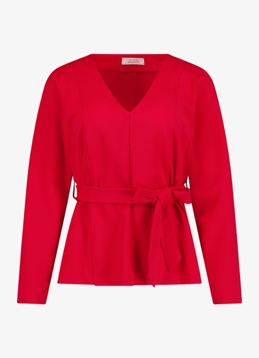 Studio Anneloes Jacky top met V-hals en strik ceintuur - voorkant 2 rood