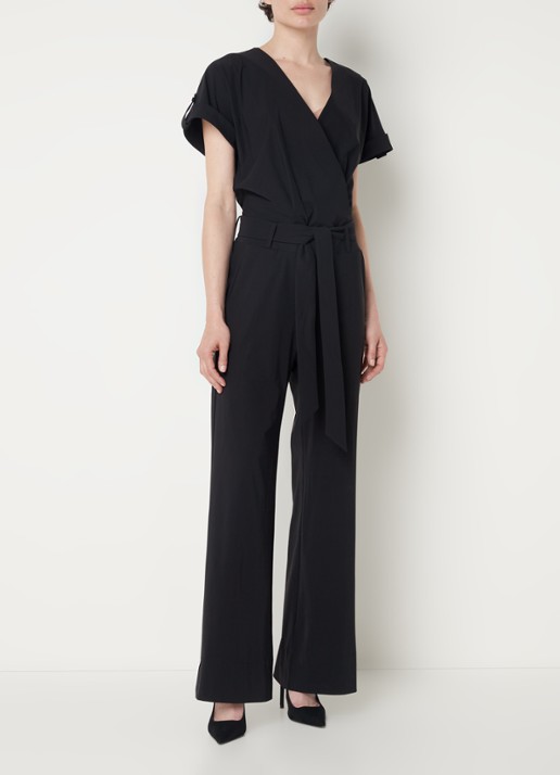 Studio Anneloes Renate - Vero wide fit jumpsuit van travelstof met strikceintuur - detail zwart