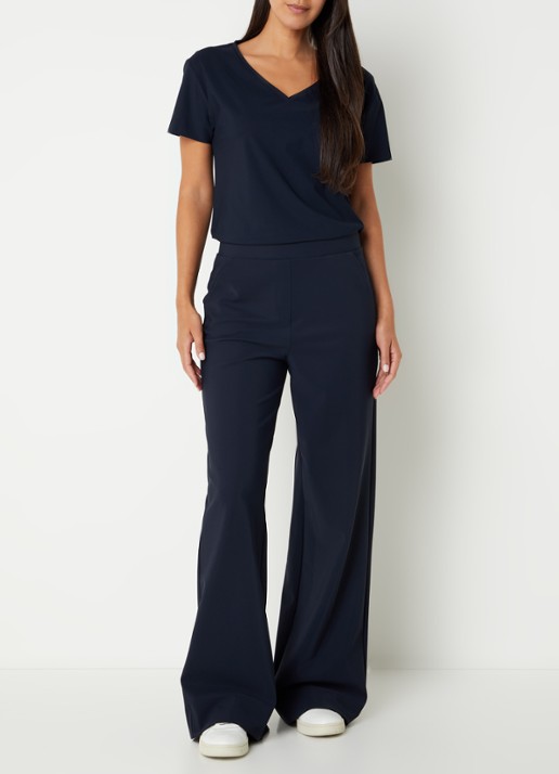 Studio Anneloes Roller T-shirt van travelstof met V-hals - voorkant 2 donkerblauw