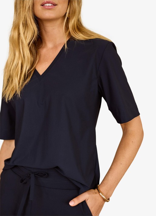 Studio Anneloes Roller T-shirt van travelstof - detail 3 blauw