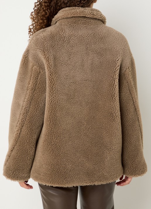 STUDIO AR Maya jack van teddy in wolblend - achterkant camel