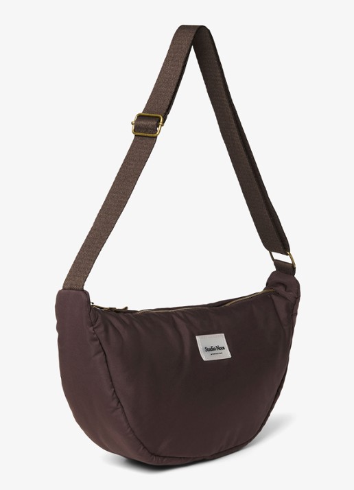 Studio Noos Puffy crossbodytas met verstelbare schouderriem - detail donkerbruin