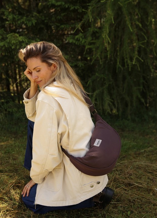 Studio Noos Puffy crossbodytas met verstelbare schouderriem - voorkant 8 donkerbruin