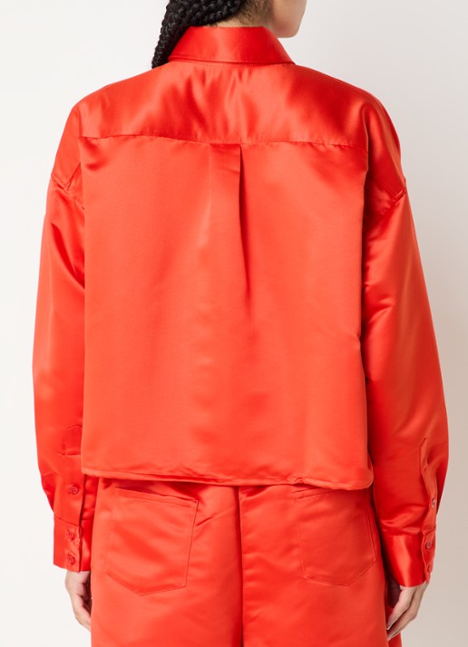 The Frankie Shop Arlen cropped blouse van satijn  - achterkant 4 rood
